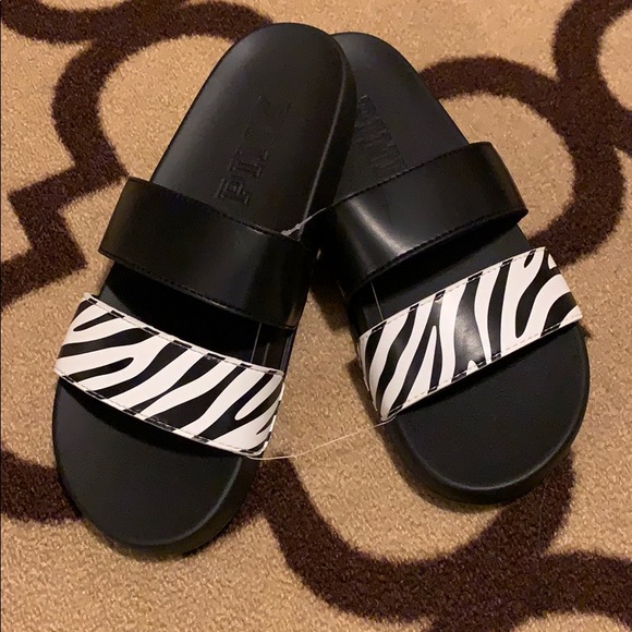Shoes - 🆕 🦓 PINK slides - medium